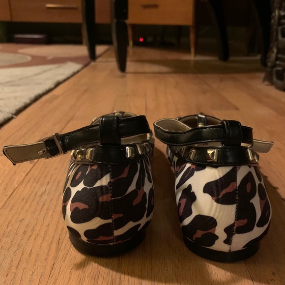 NWOT BCBGeneration White Leopard Studded Flats - Picture 2 of 5